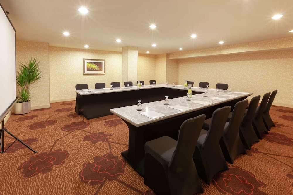 Hilton Garden Inn Pittsburgh University Place 57/62