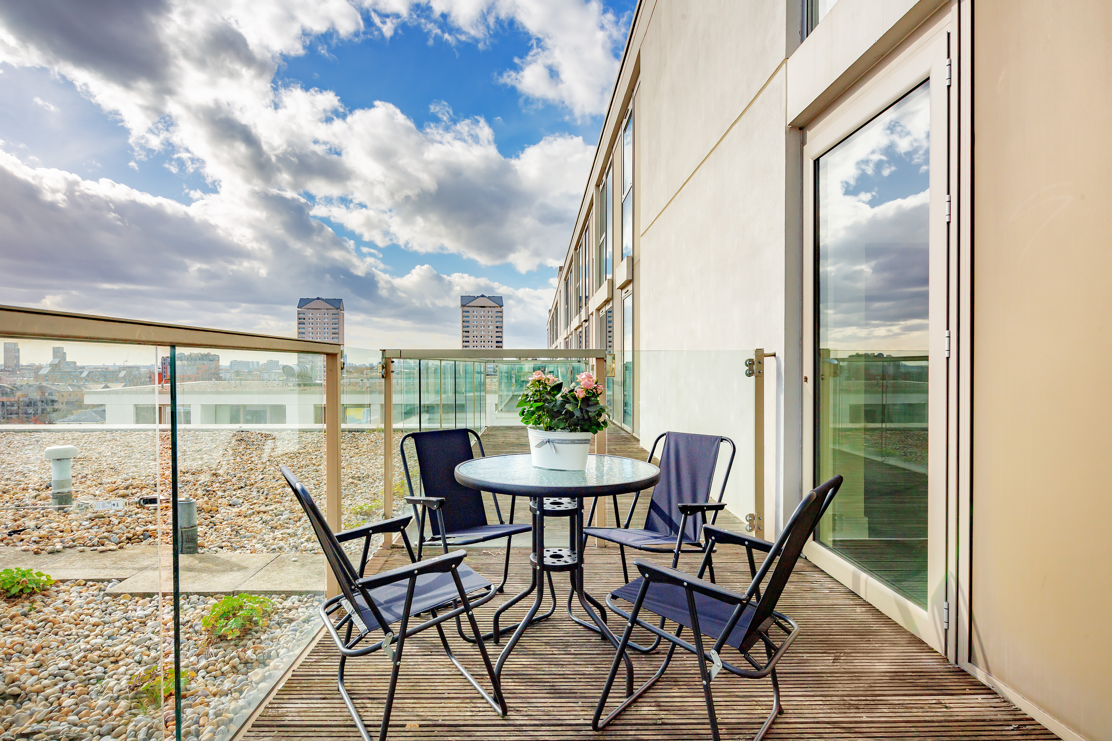 Luxurious Lanterns Court Two-Bedrooms Apartments 39/50