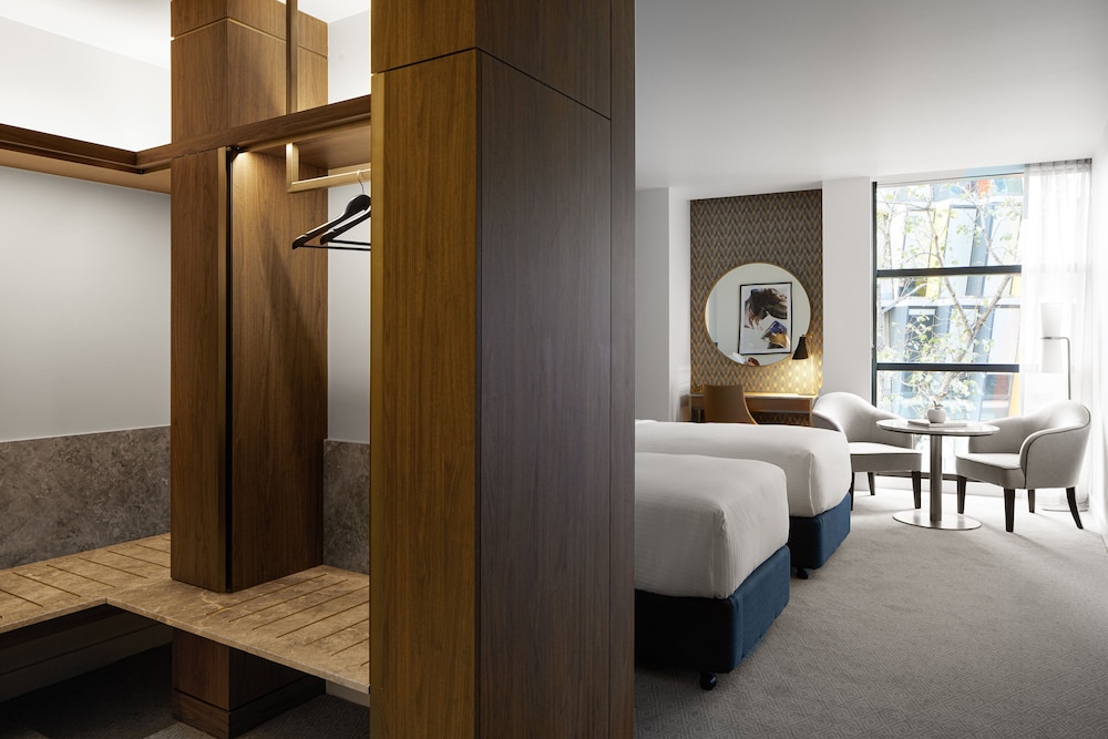 Crowne Plaza Sydney Darling Harbour 9/81
