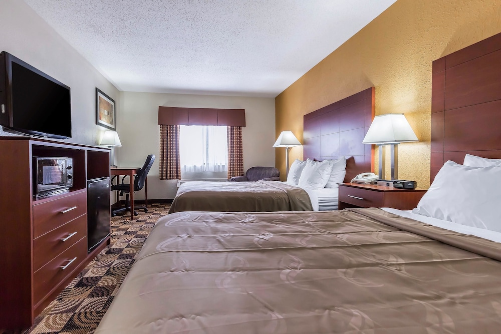 Quality Inn Sycamore - DeKalb 13/43