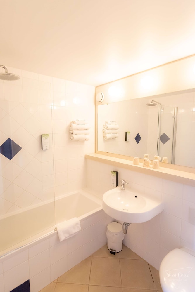 MERCURE Chartres Est 63/65