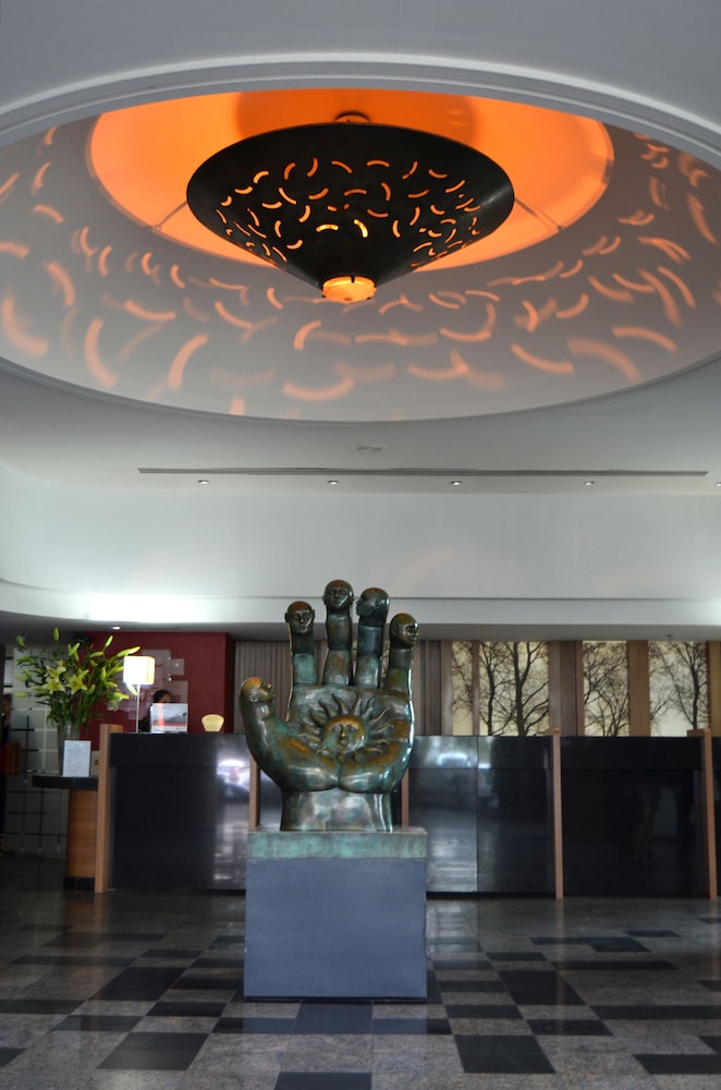 HOLIDAY INN SELECT GUADALAJARA 8/72