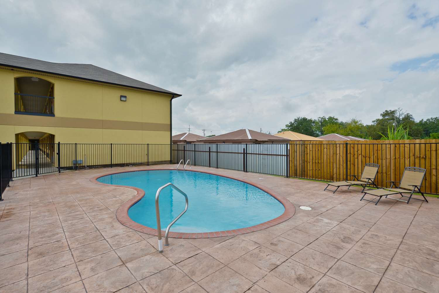 Americas Best Value Inn Suites Lake Charles At I 210 Exit 11 9/9