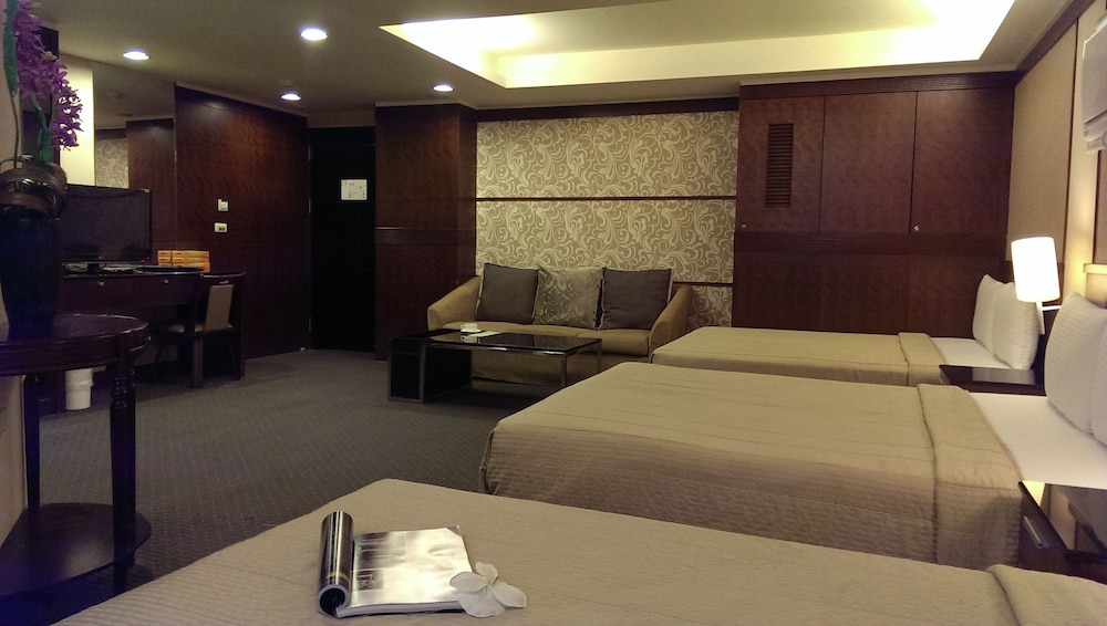 Sun Sweet Hotel 8/65