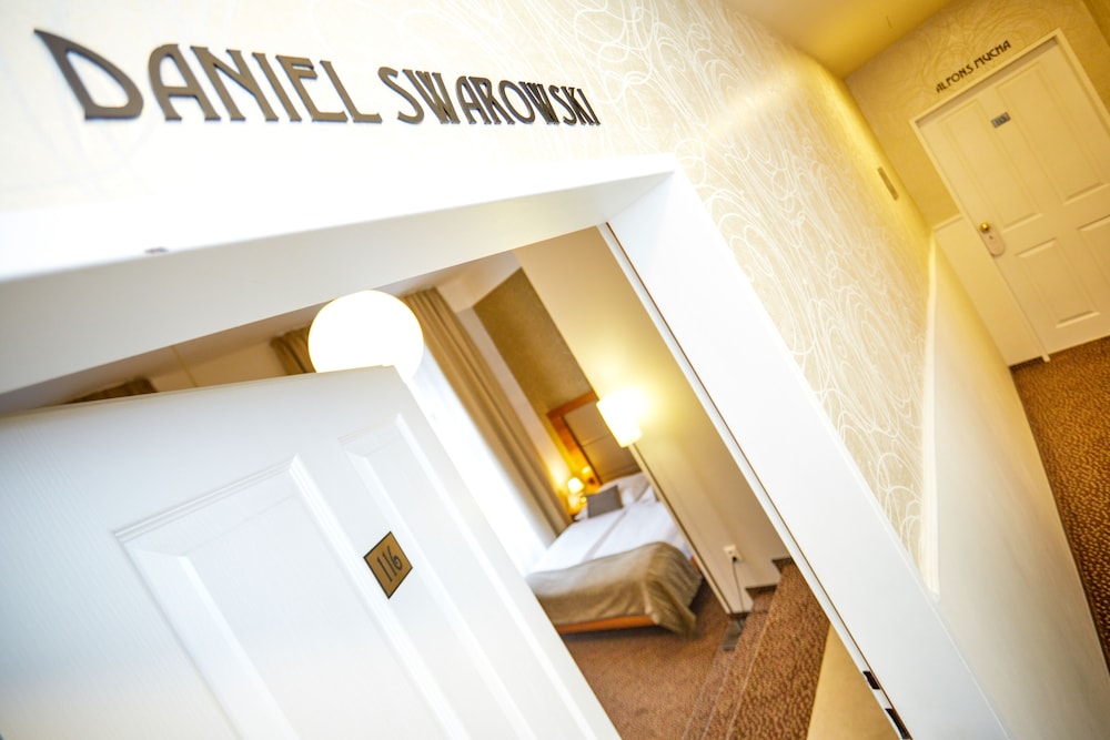 Metropolitan Old Town Hotel 23/63