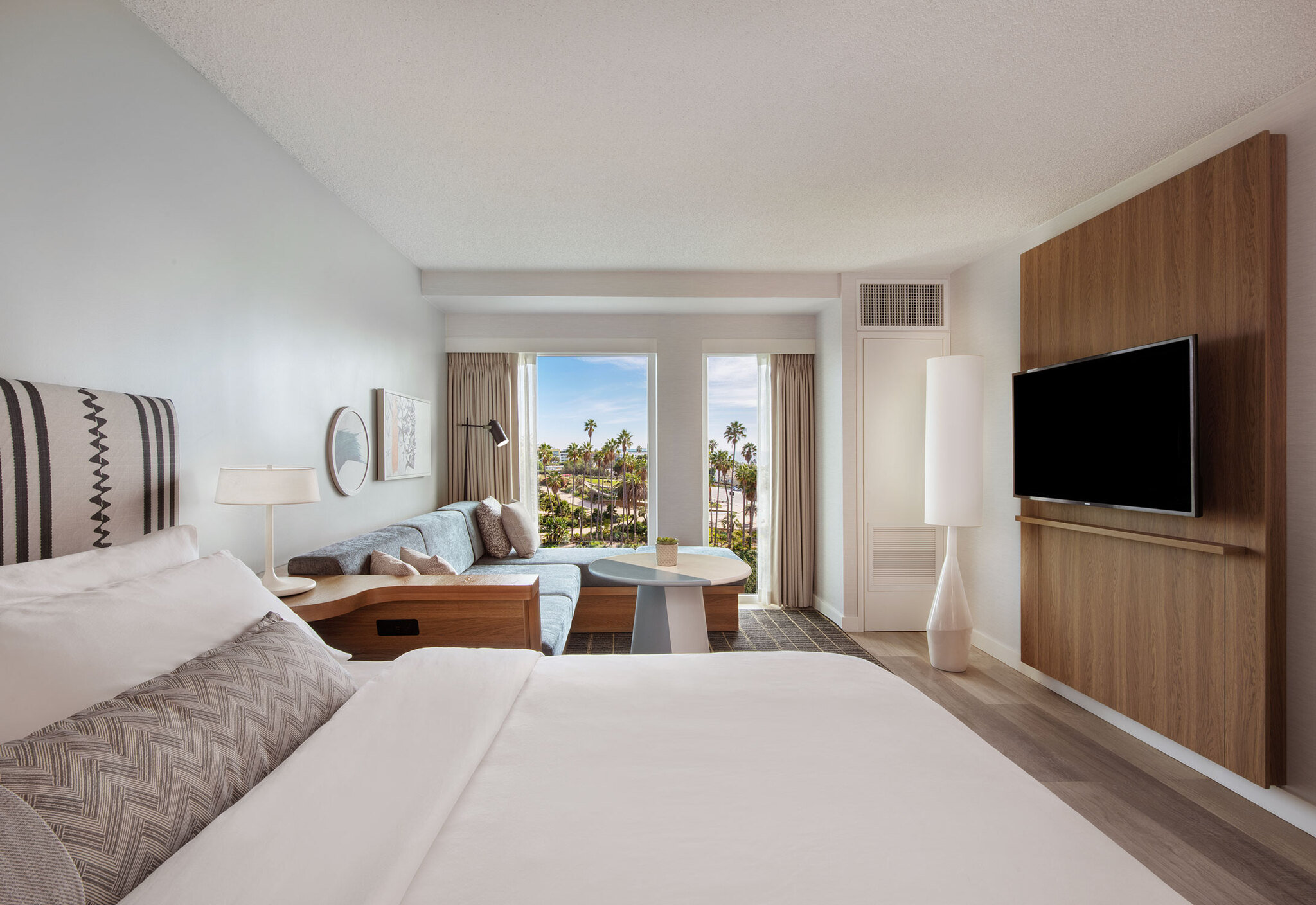 PIERSIDE, KING BED