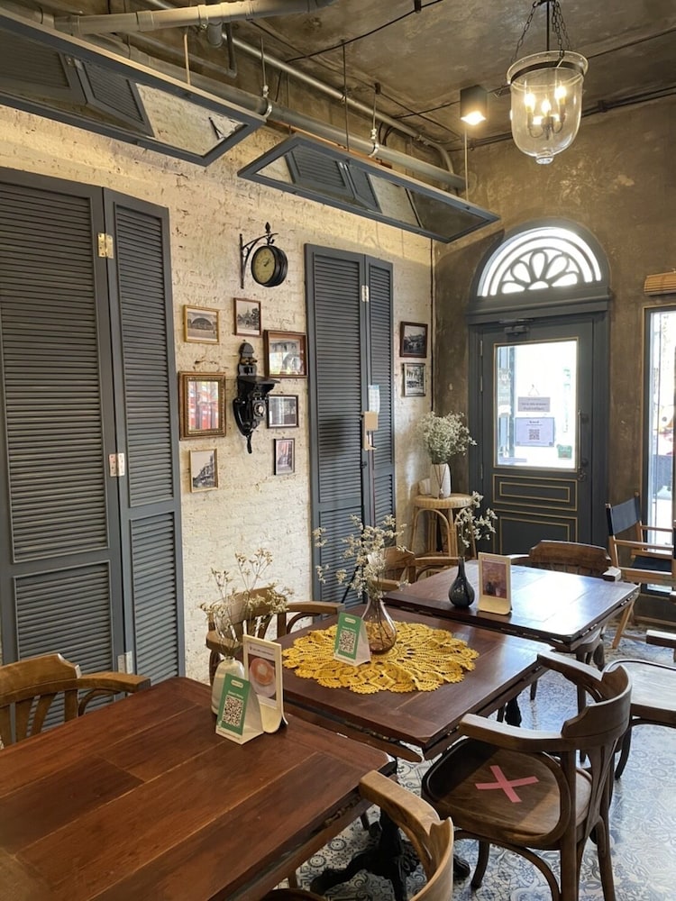 Central Old Town Cottage 36/50