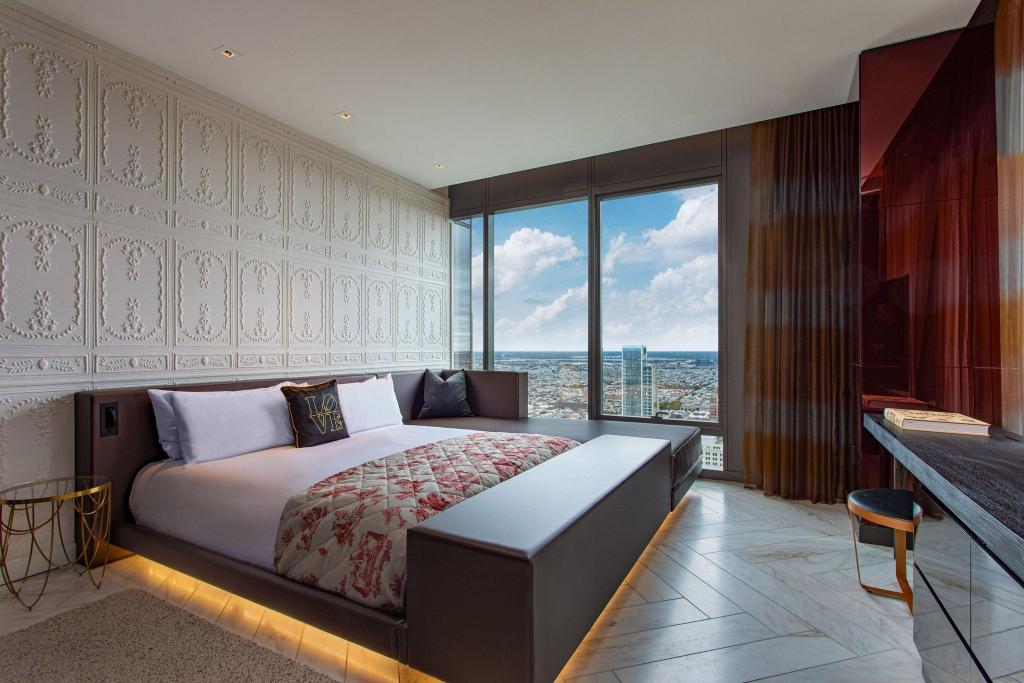 1 Bedroom, Urban, Suite, King Bed, City View, Balcony, Large, High Floor, Concierge Level