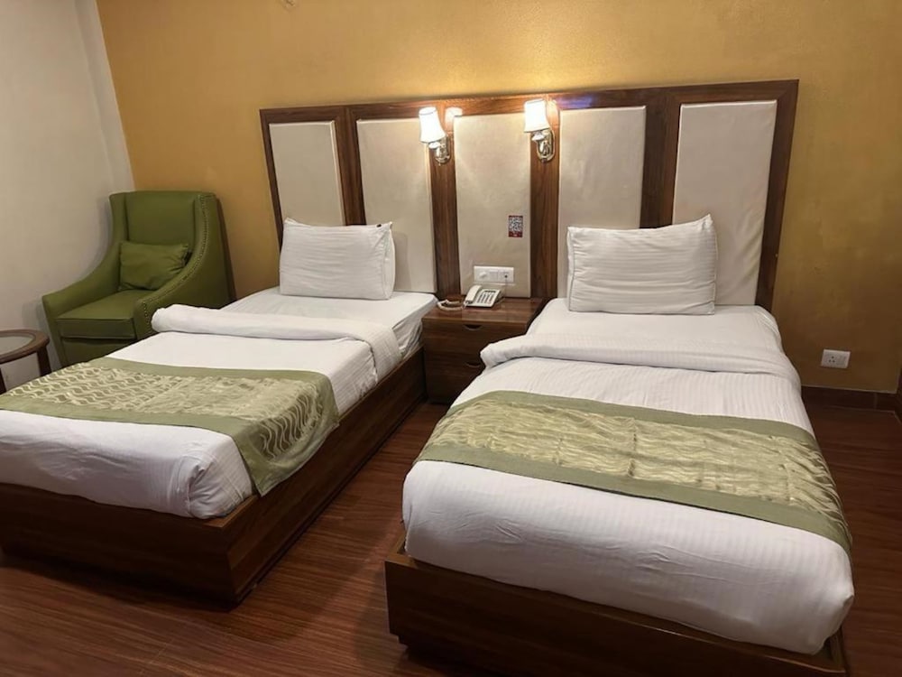 غرفة قياسية بسرير مزدوج، Hotel Ramhan Palace Mahipalpur 8/10