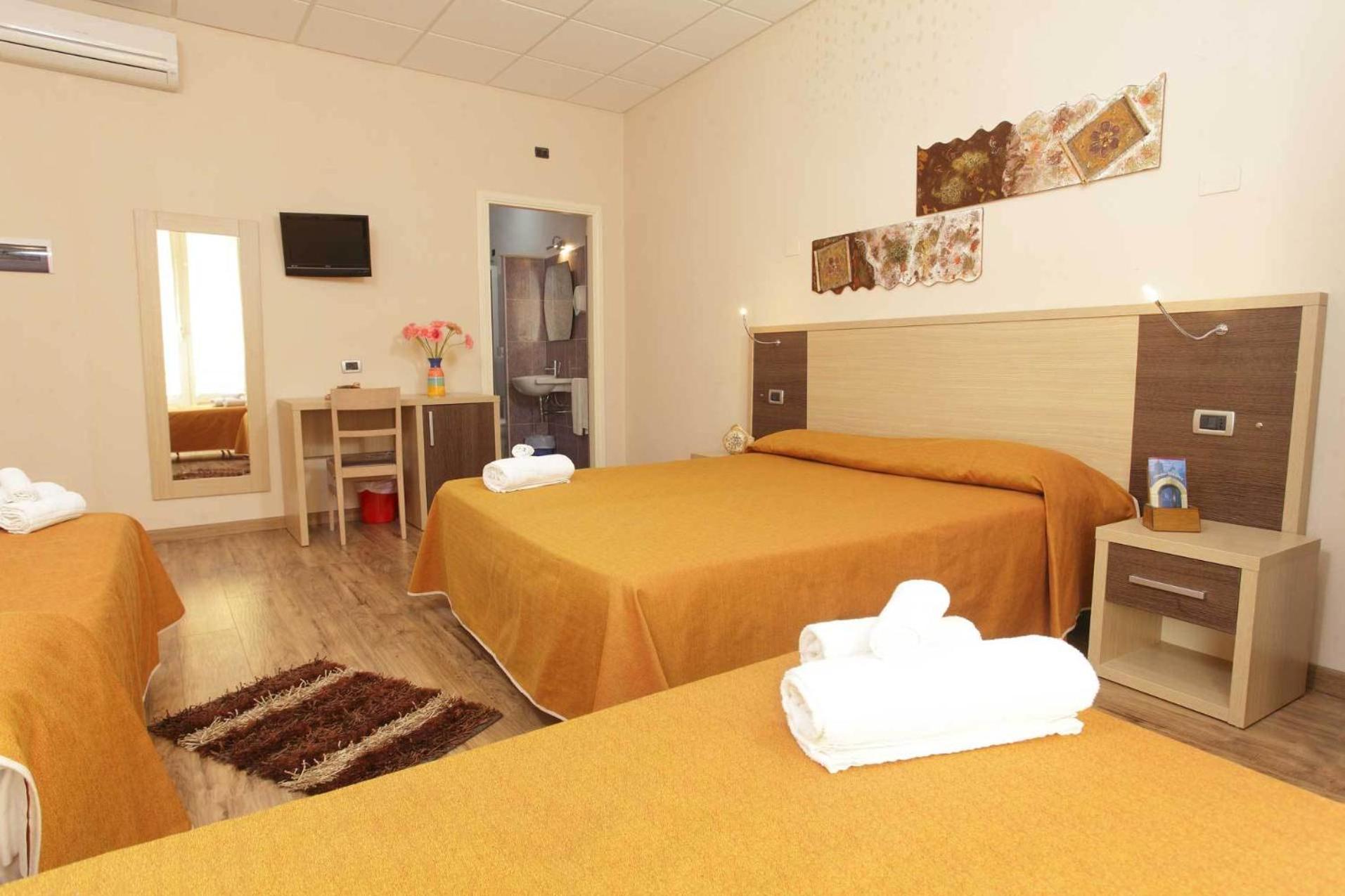 ROOM, QUADRUPLE