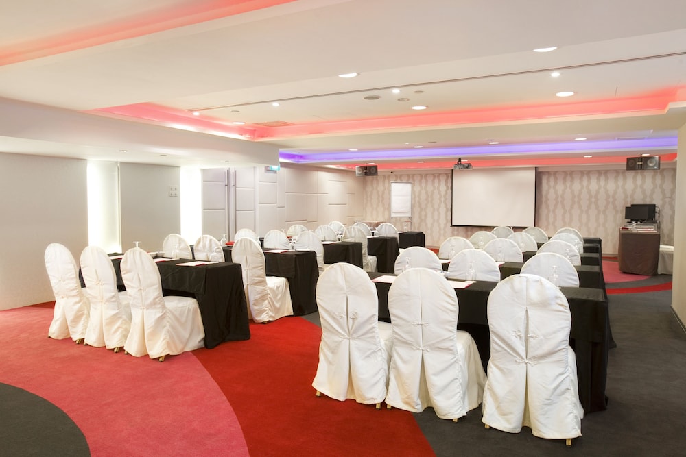 Hotel Re Pearl S Hill 35/50