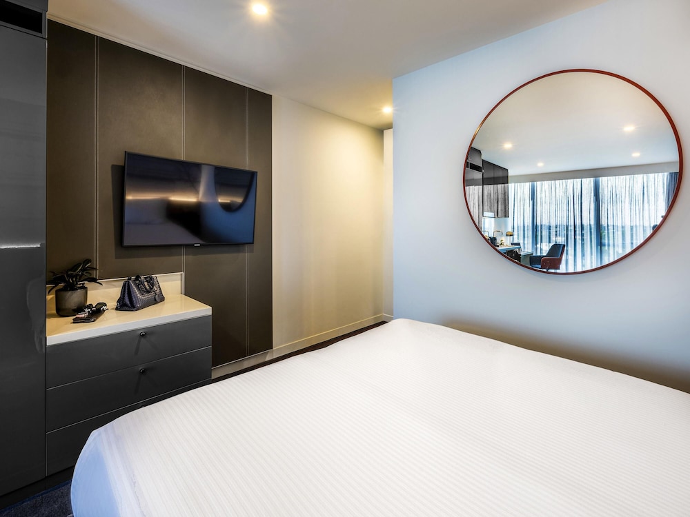 STUDIO, KING BED, KITCHENETTE
