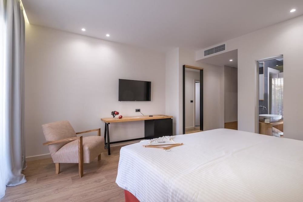 ROOM, DOUBLE BED, NO VIEW, BALCONY