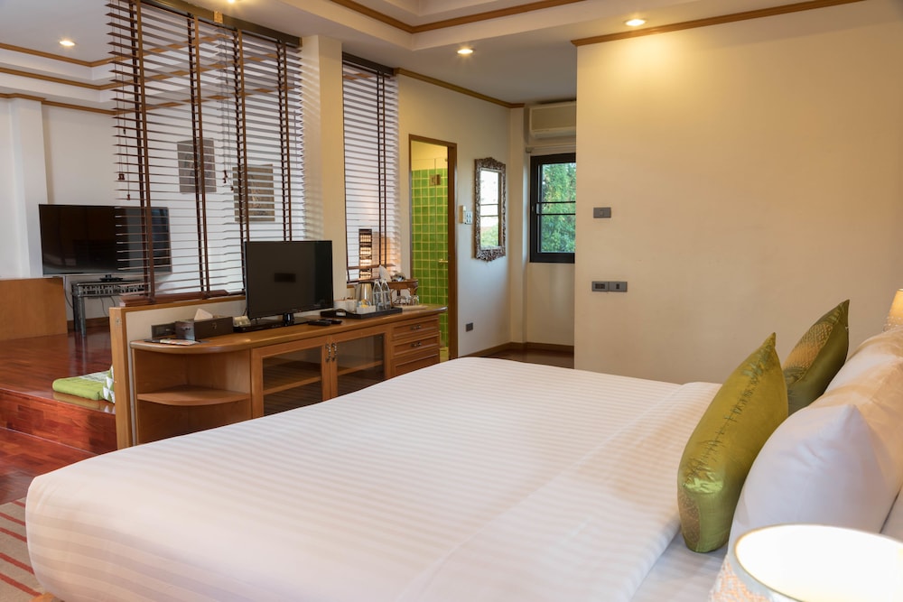 Charlie House Pinklao 25/66