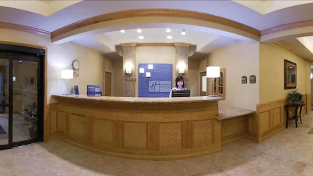Holiday Inn Express Hotel Suites Grand Blanc 8/46