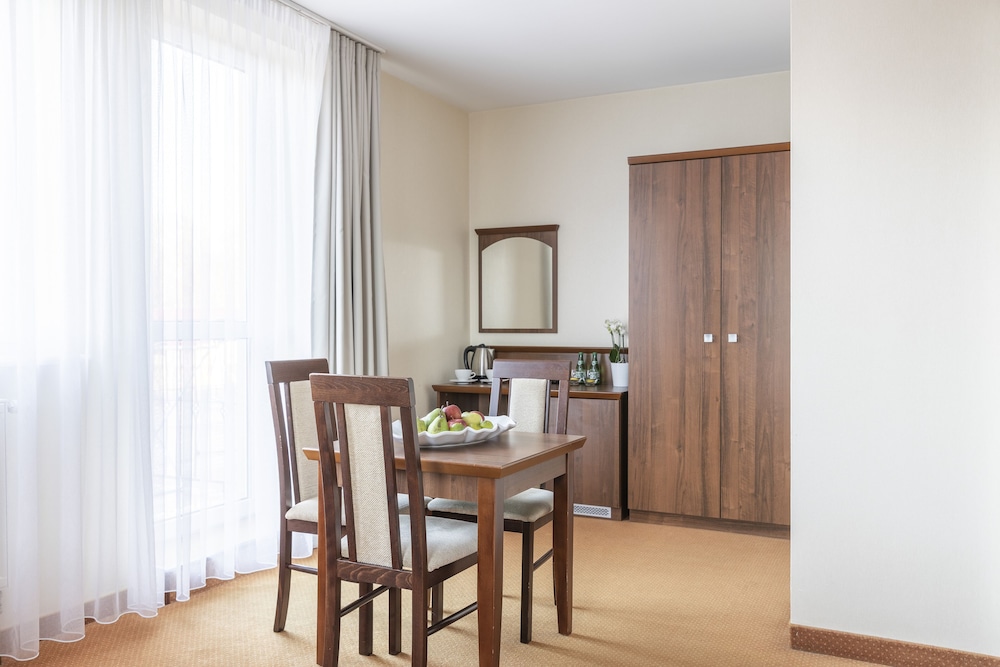 Bursztyn Medical Spa & Wellness 56/74