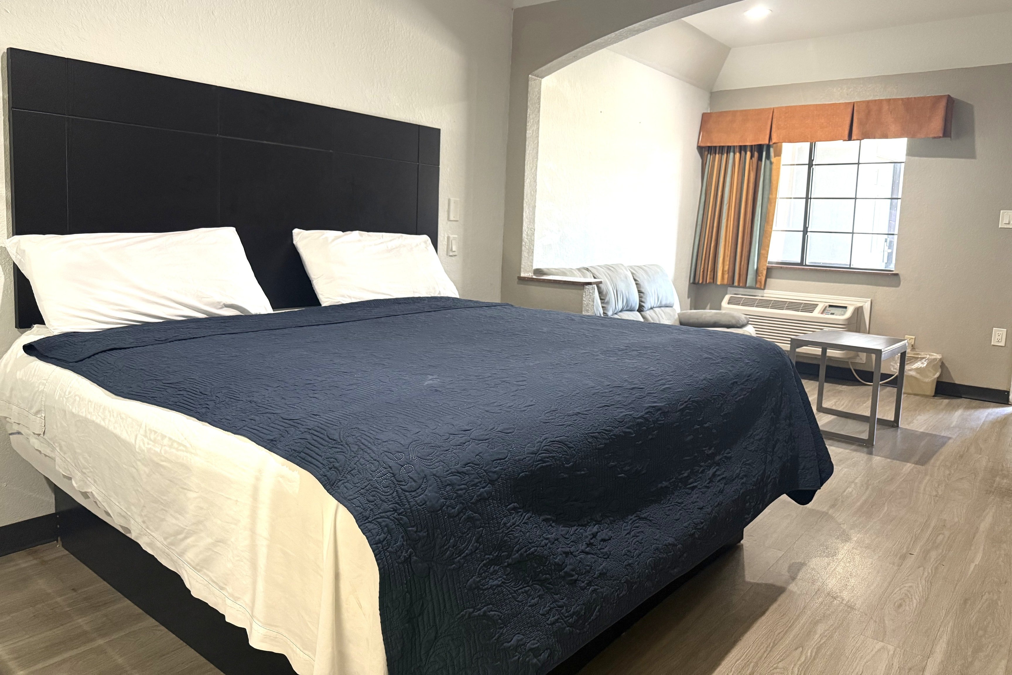 Hotel O Regency Suites Houston - IAH Beltway 8 15/37