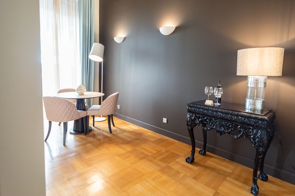 33 Solonos Suites 34/50