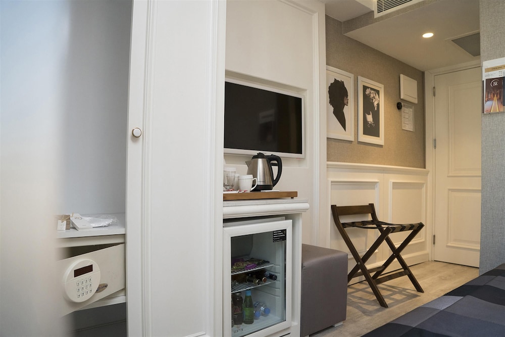 Sky Kamer Boutique Hotel 70/78