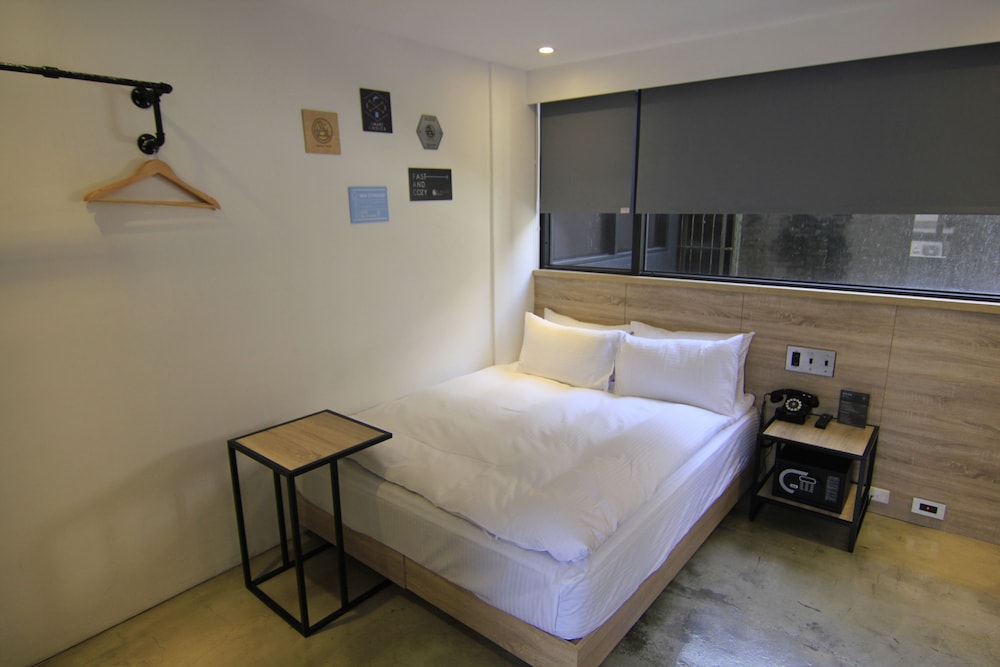 CHASE WALKER HOTEL 15/70