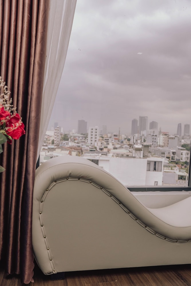 May Hotel 2/30