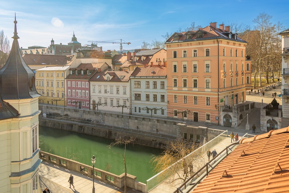 Tromostovje Apartments 11/50