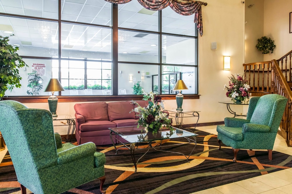 Clarion Inn & Suites Indianapolis Northwest 32/55
