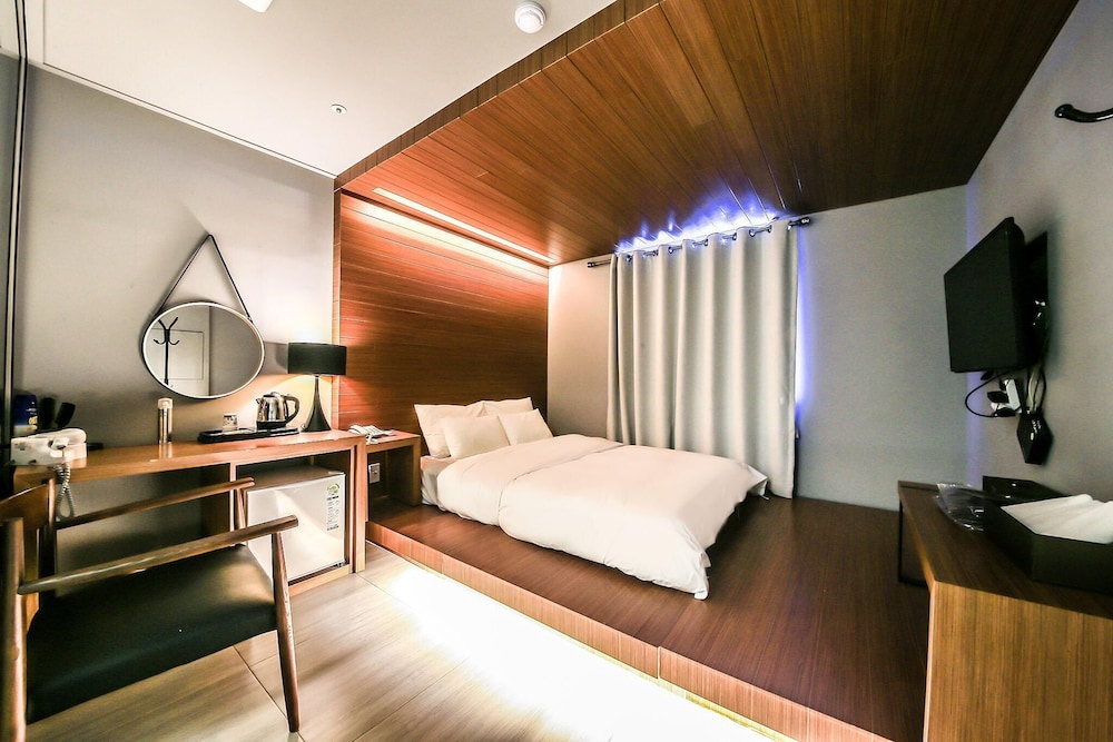 BLVD Hotel 22/29