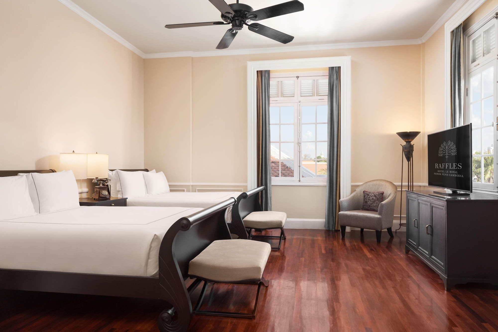 Landmark, Suite, 1 King and 2 Double Beds، Raffles Hotel Le Royal 5/10