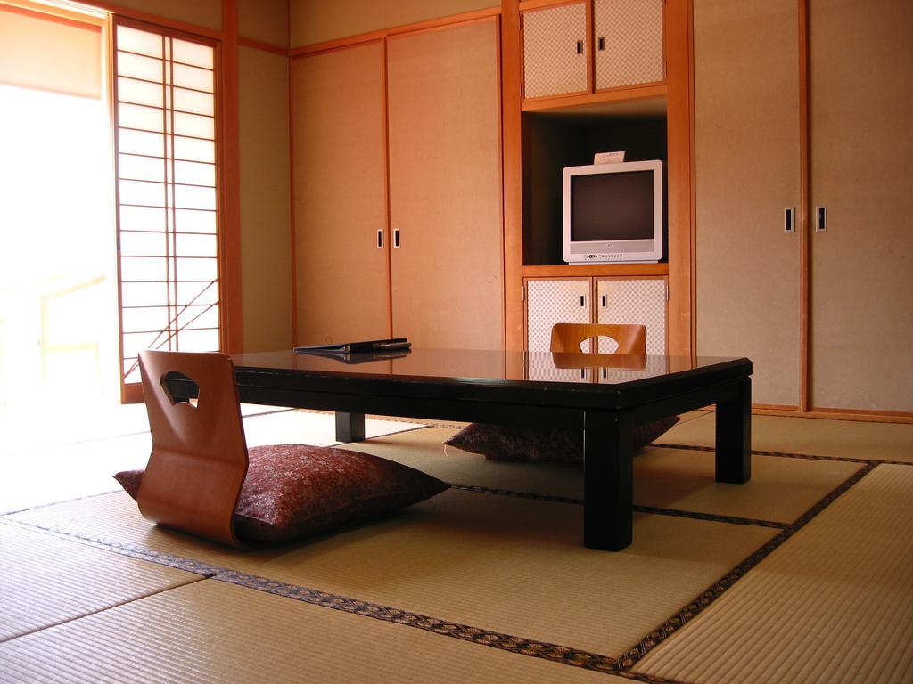 Tomiya 10/12
