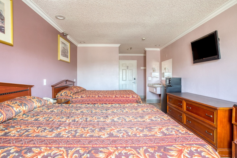Heritage Inn And Suites 27/58
