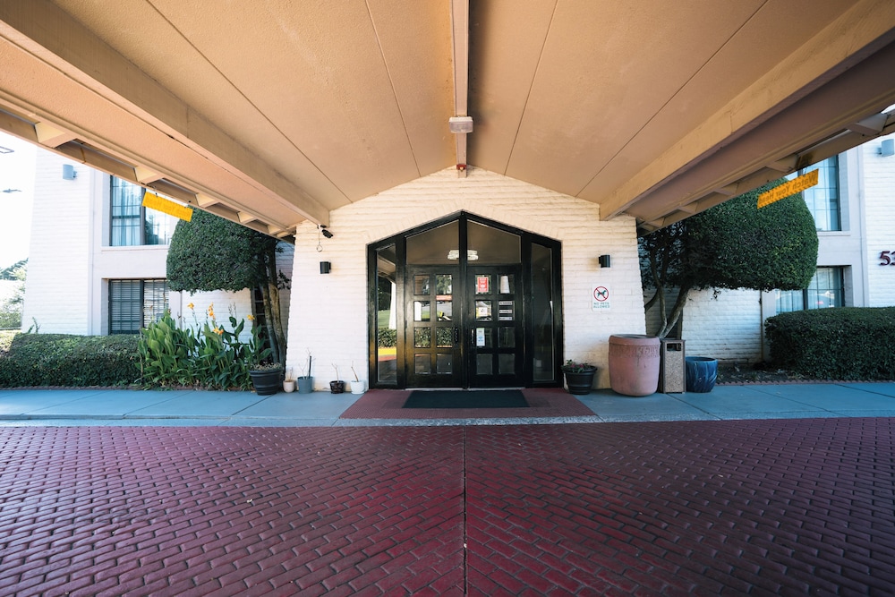 Howard Johnson Inn Peachtree/Norcross 2/21