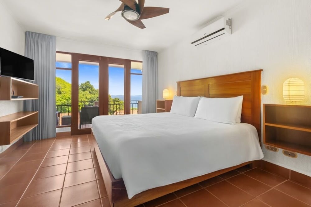 Villa, 1 Single and 4 Queen Beds