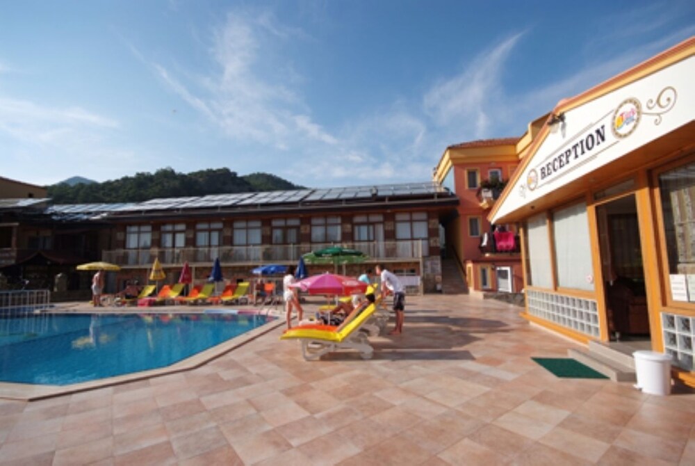 Turk Hotel 32/46