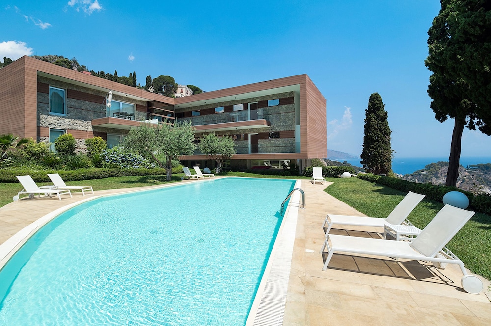 Isola Bella Infinity Suites 45/50