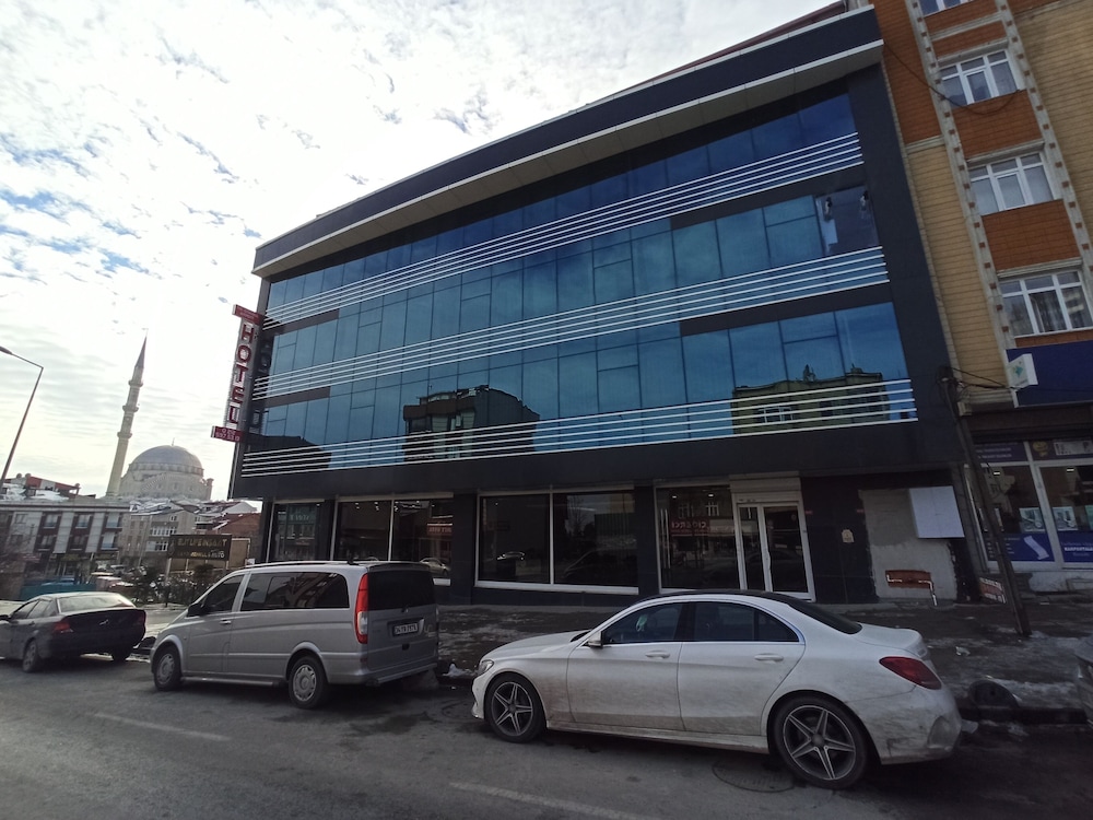 Skylon Airport Hotel 3/49