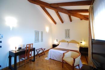 Executive, 1 Double and 1 Single Bed