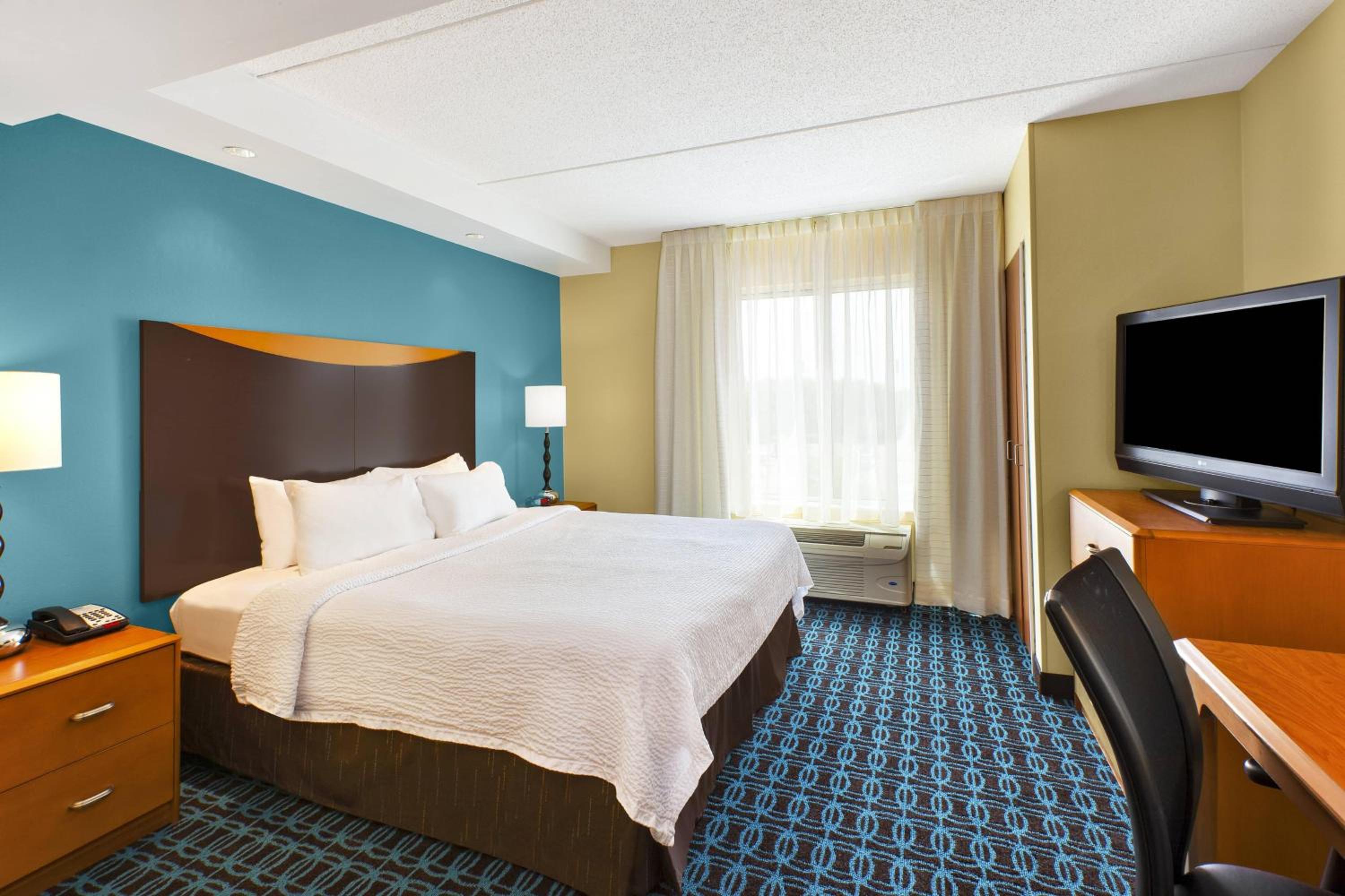 Room at Fairfield Inn Suites By Marriott Lexington North, LEXINGTON - KY