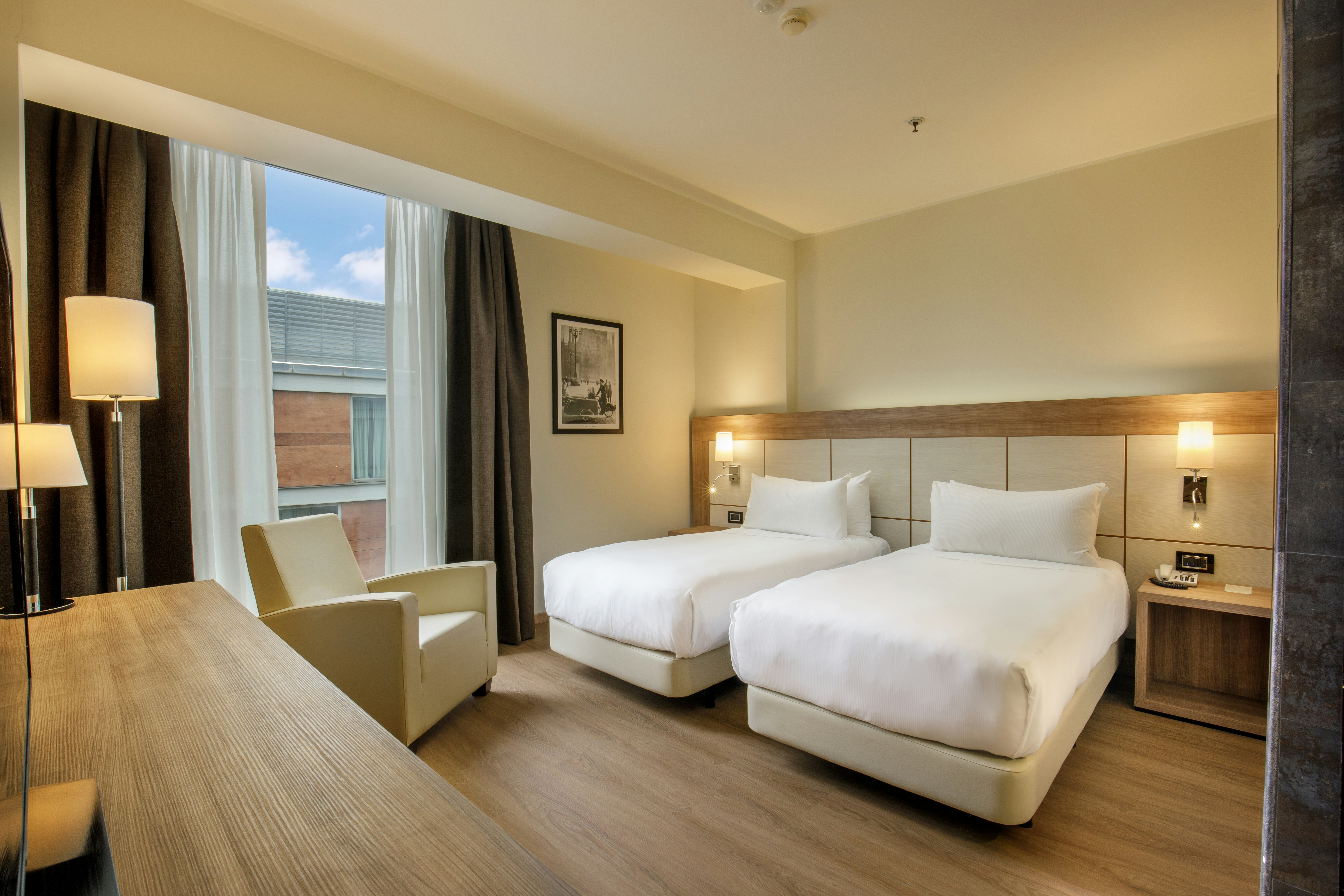 GUEST ROOM, TWIN BEDS