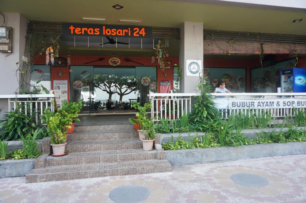 Losari Beach Inn 6/32