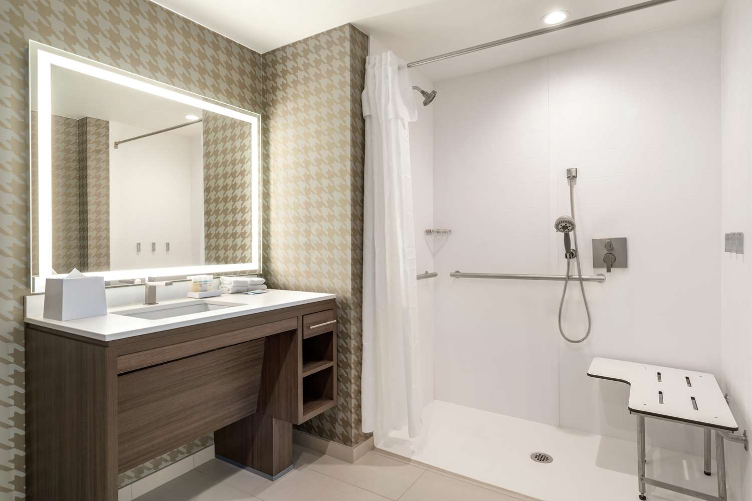 Home2 Suites by Hilton Woodland Hills Los Angeles 48/48