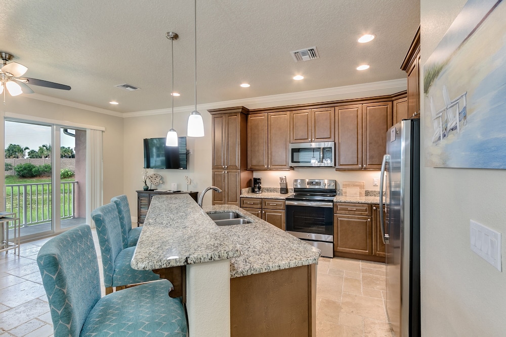 Cape Crossing Resort & Marina 56/68