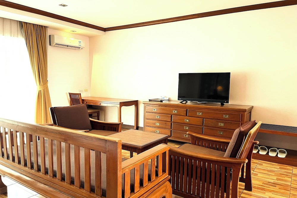 Aiyaree Place Hotel 62/75