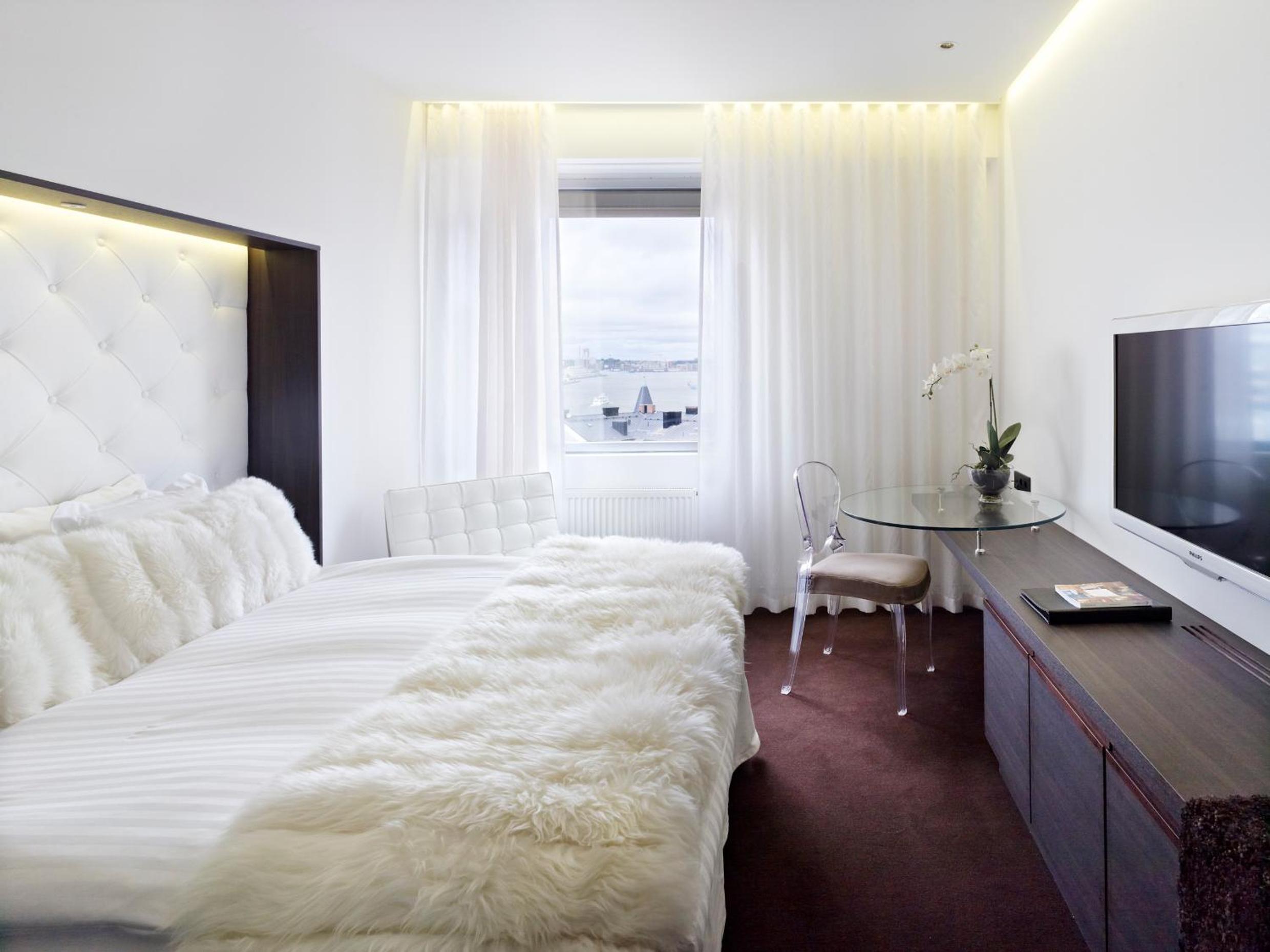 Premium, Queen Bed, River View