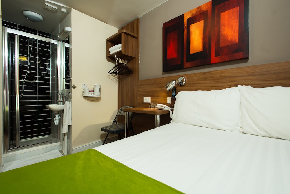 The Dover Hotel 20/43