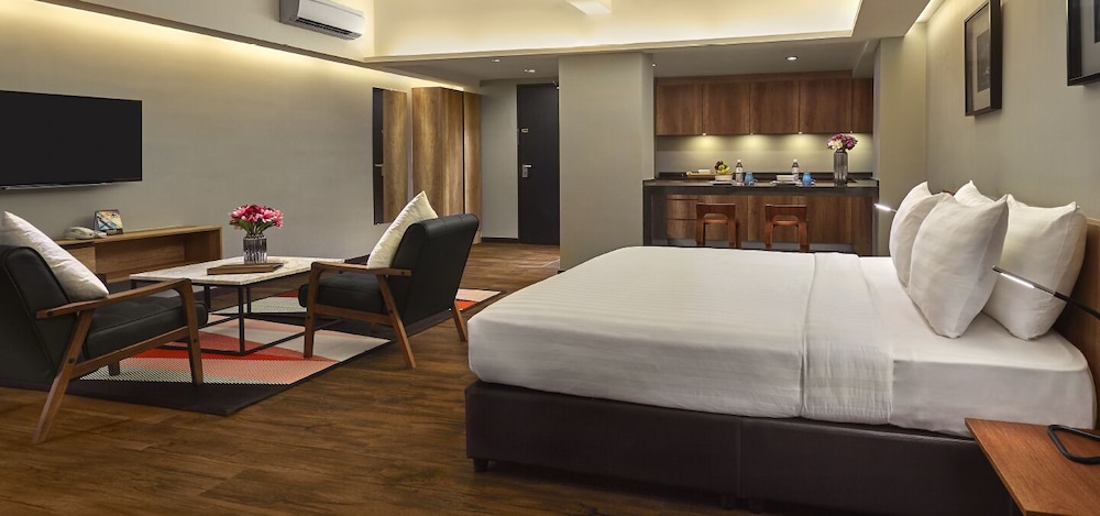 Tropics Eight Suites 13/61