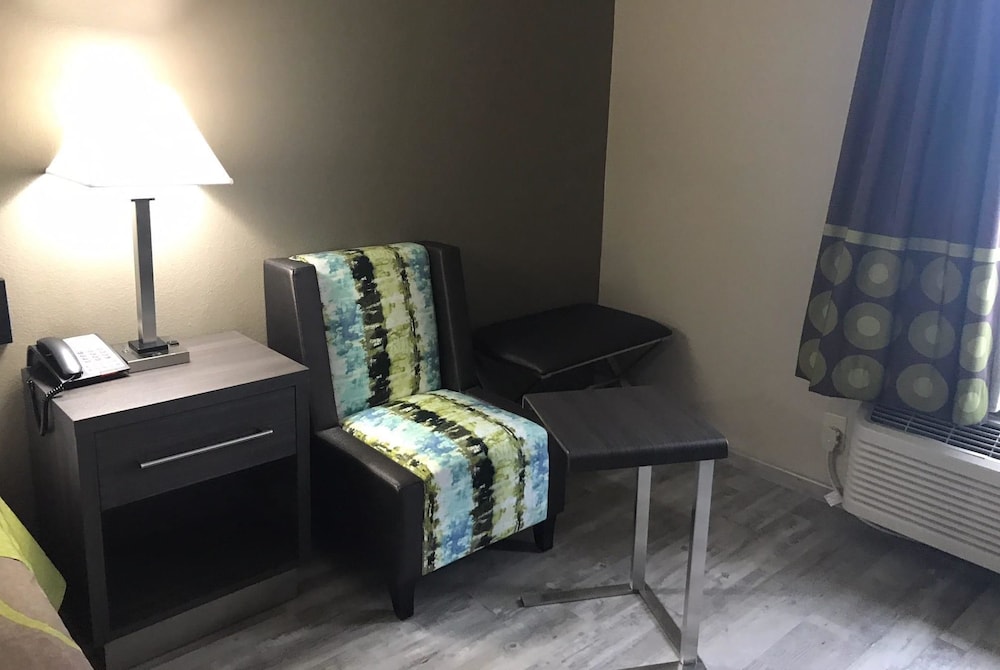 Super 8 by Wyndham Pascagoula 13/18