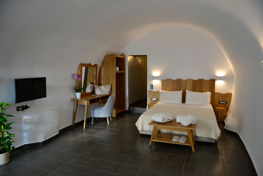 Unique Suites 4/50