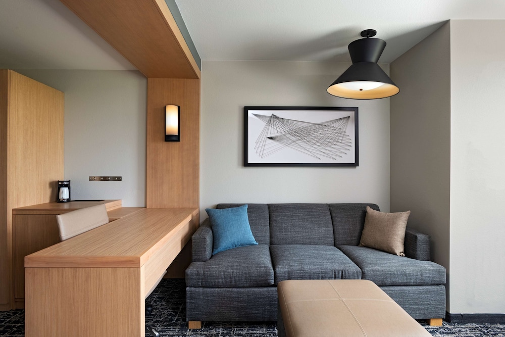 Hyatt Place Austin / Lake Travis / Four Points 42/55