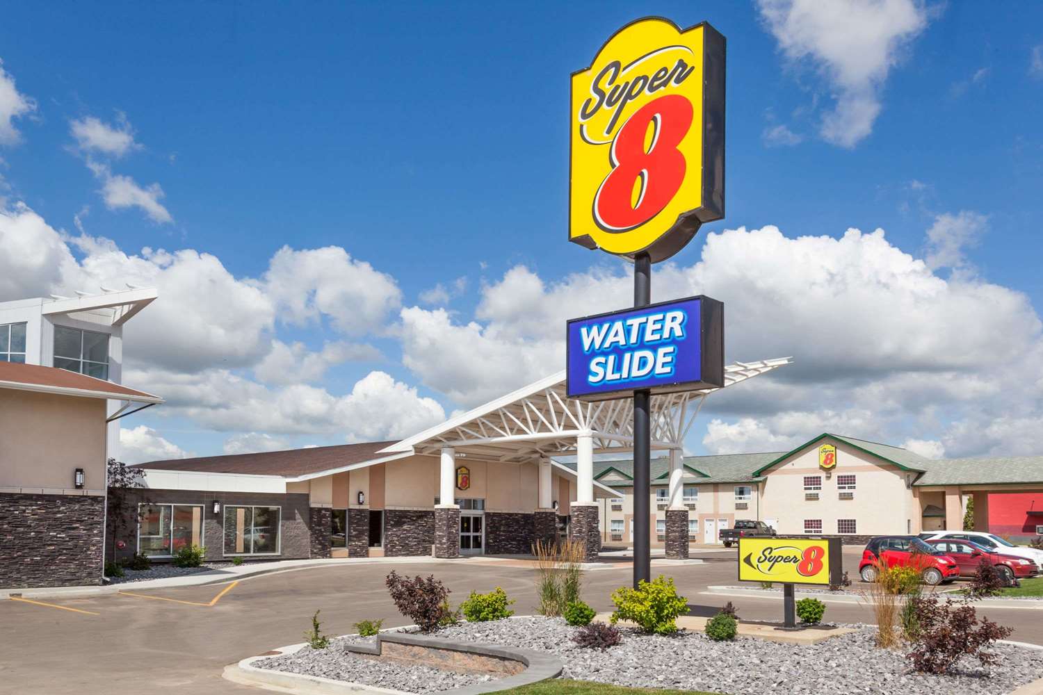 Super 8 By Wyndham Wetaskiwin 1/7